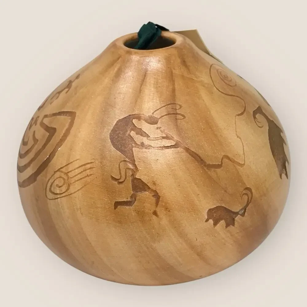 Navajo Engraved Buffalo Pattern Tan Clay Vase Signed Biaishttaa